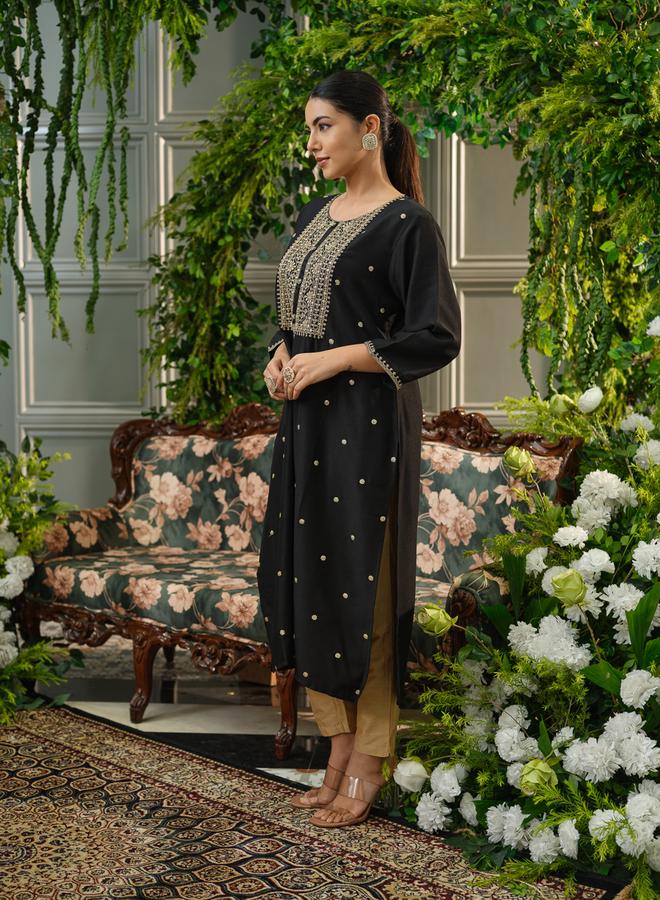 دي دبليو كورتا مستقيمة من الحرير الخام ومطرزة بخيوط للنساء - Image 2